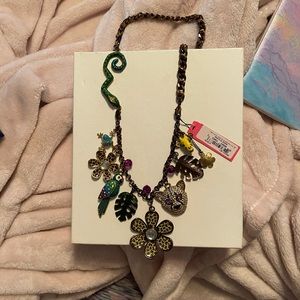 NWT NEVER WORN necklace